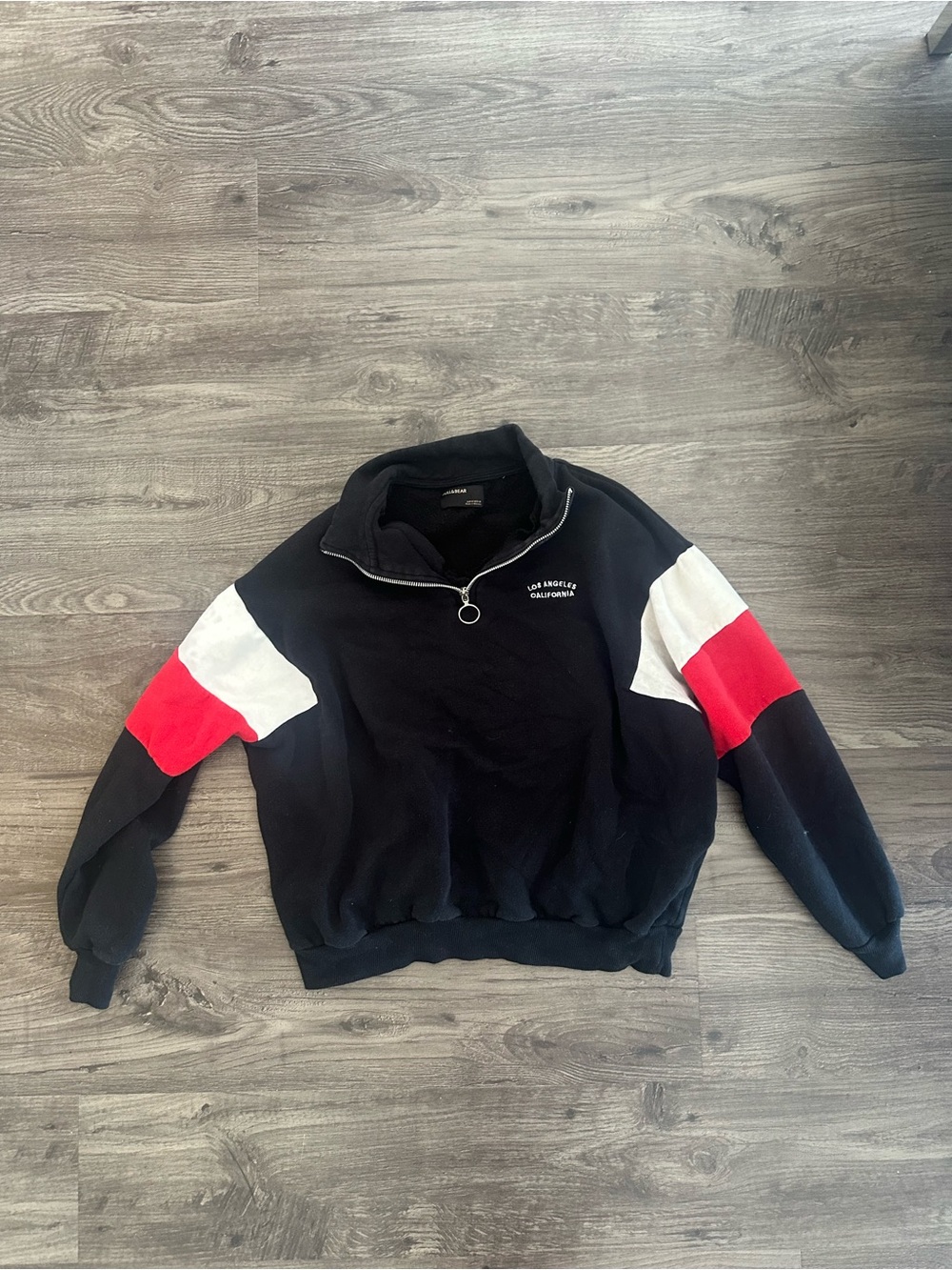 Pull&Bear Colorblock Quarter-Zip Sweatshirt - LA Graphic